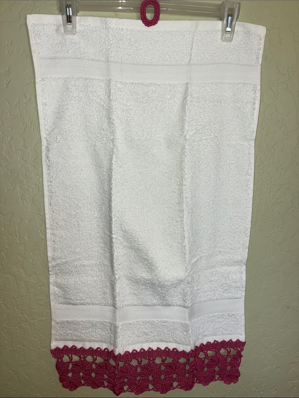 VINTAGE BATH TOWEL (NWOT) With Handmade Crocheted Pink Trim at the bottom. Nice! - Picture 12 of 12